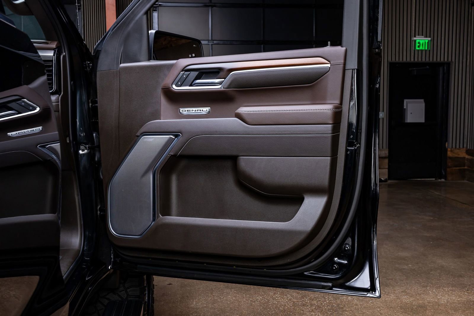 Used 2025 GMC Sierra 1500 Denali w/ Denali Reserve Package image 37