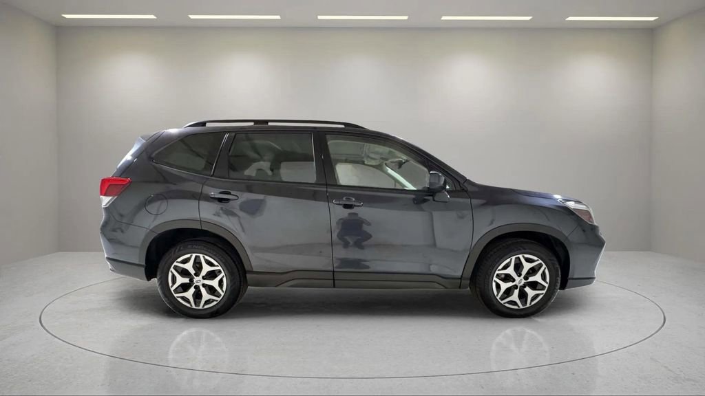 Used 2019 Subaru Forester Premium AWD/4WD image 2