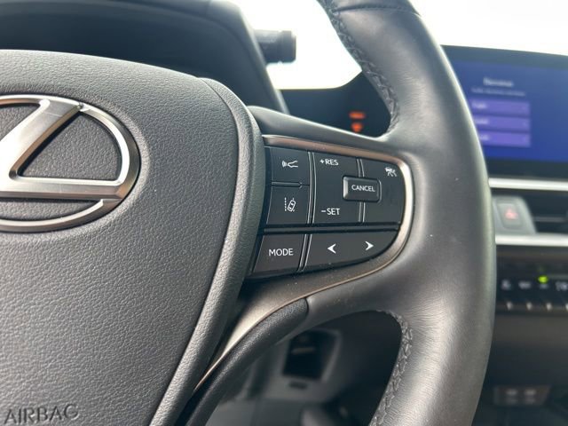Used 2024 Lexus UX 250h AWD w/ Premium Package image 17