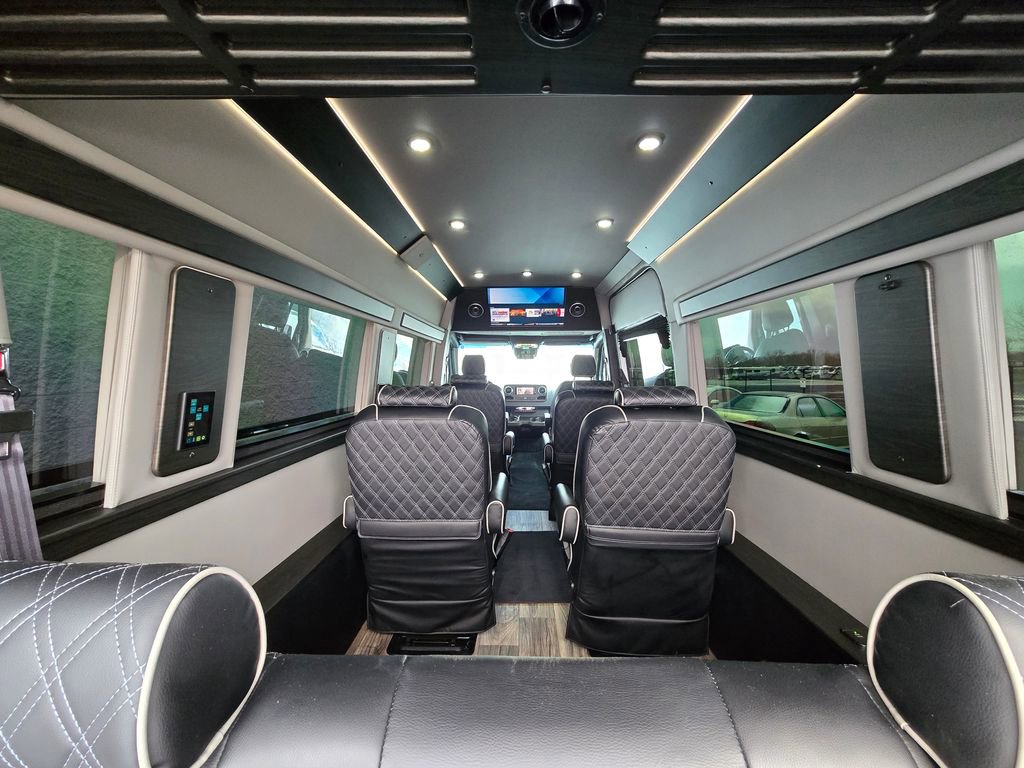 Used 2022 Mercedes-Benz Sprinter 2500 image 4