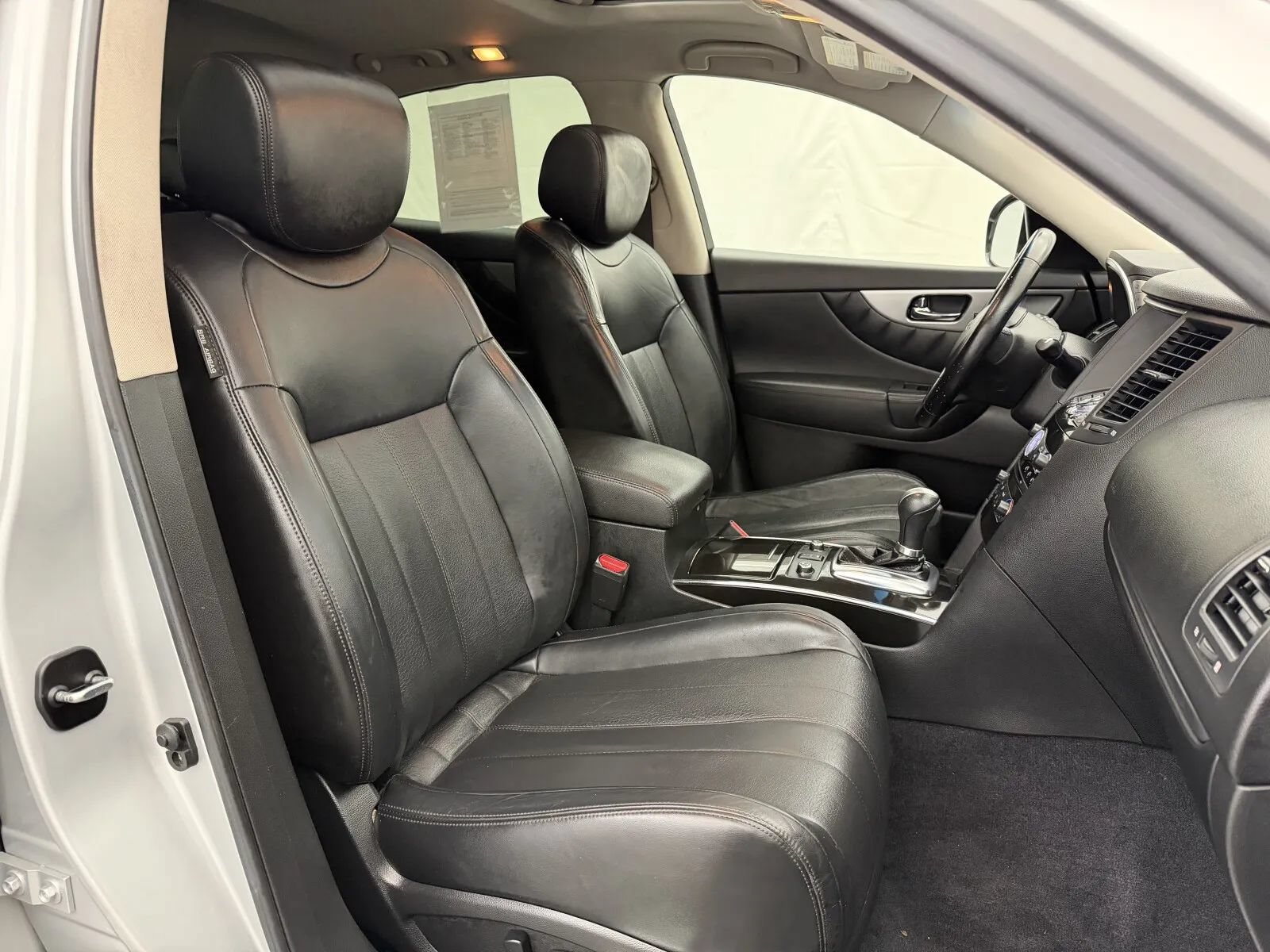 Used 2017 INFINITI QX70 AWD w/ Premium Package image 26