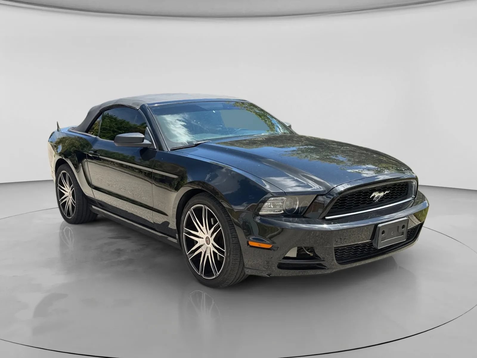 Used 2014 Ford Mustang Convertible RWD image 7