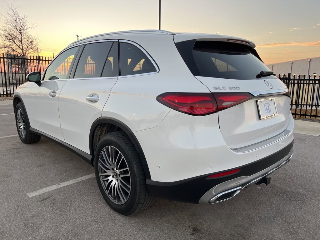 Used 2025 Mercedes-Benz GLC 300 4MATIC image 6