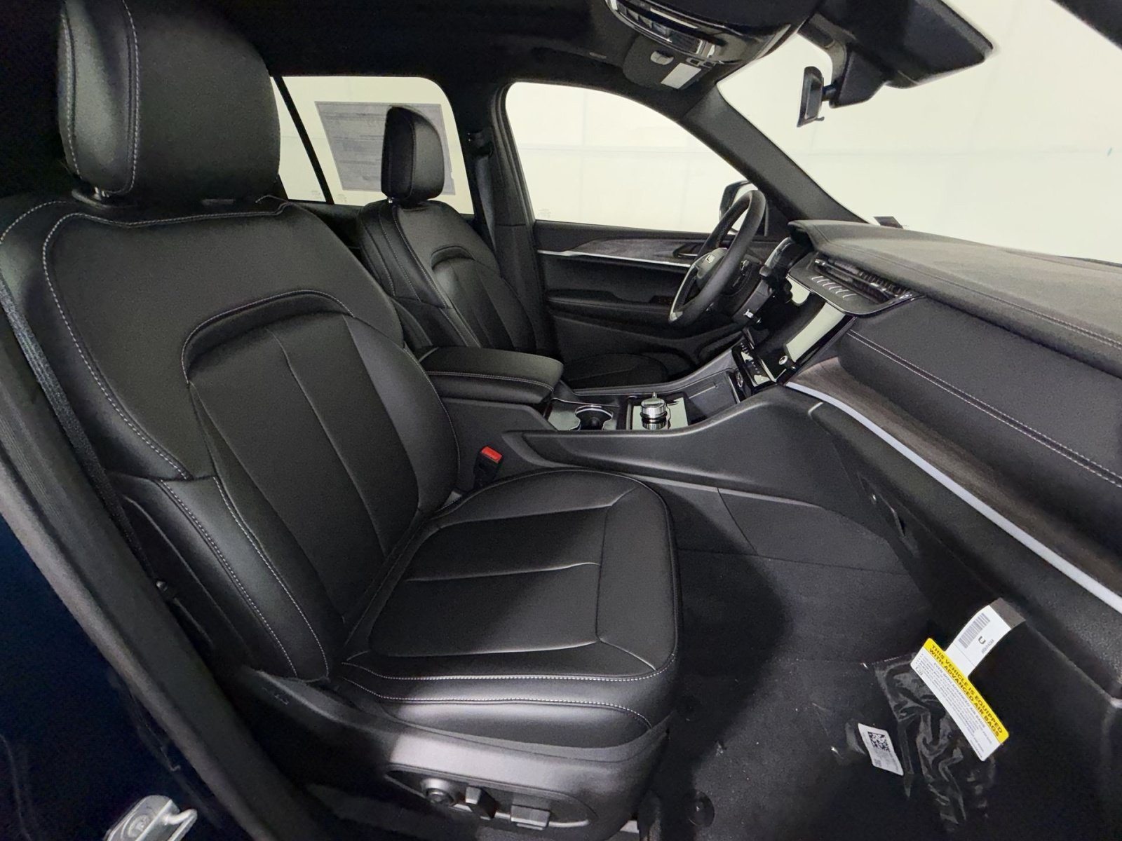 New 2026 Jeep Grand Cherokee Limited w/ Limited Altitude Package AWD/4WD image 27