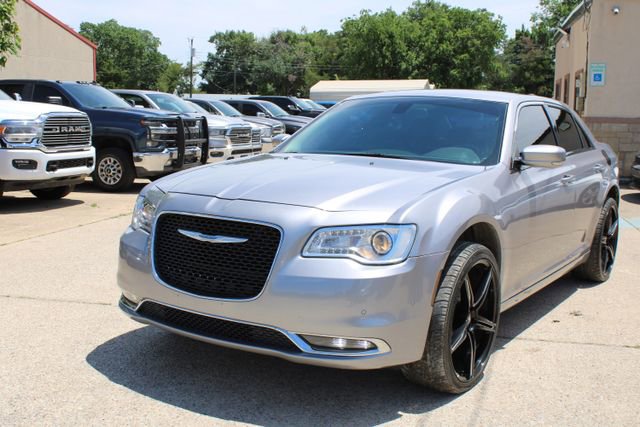 Used 2017 Chrysler 300 Limited w/ 300 Premium Group AWD/4WD image 7