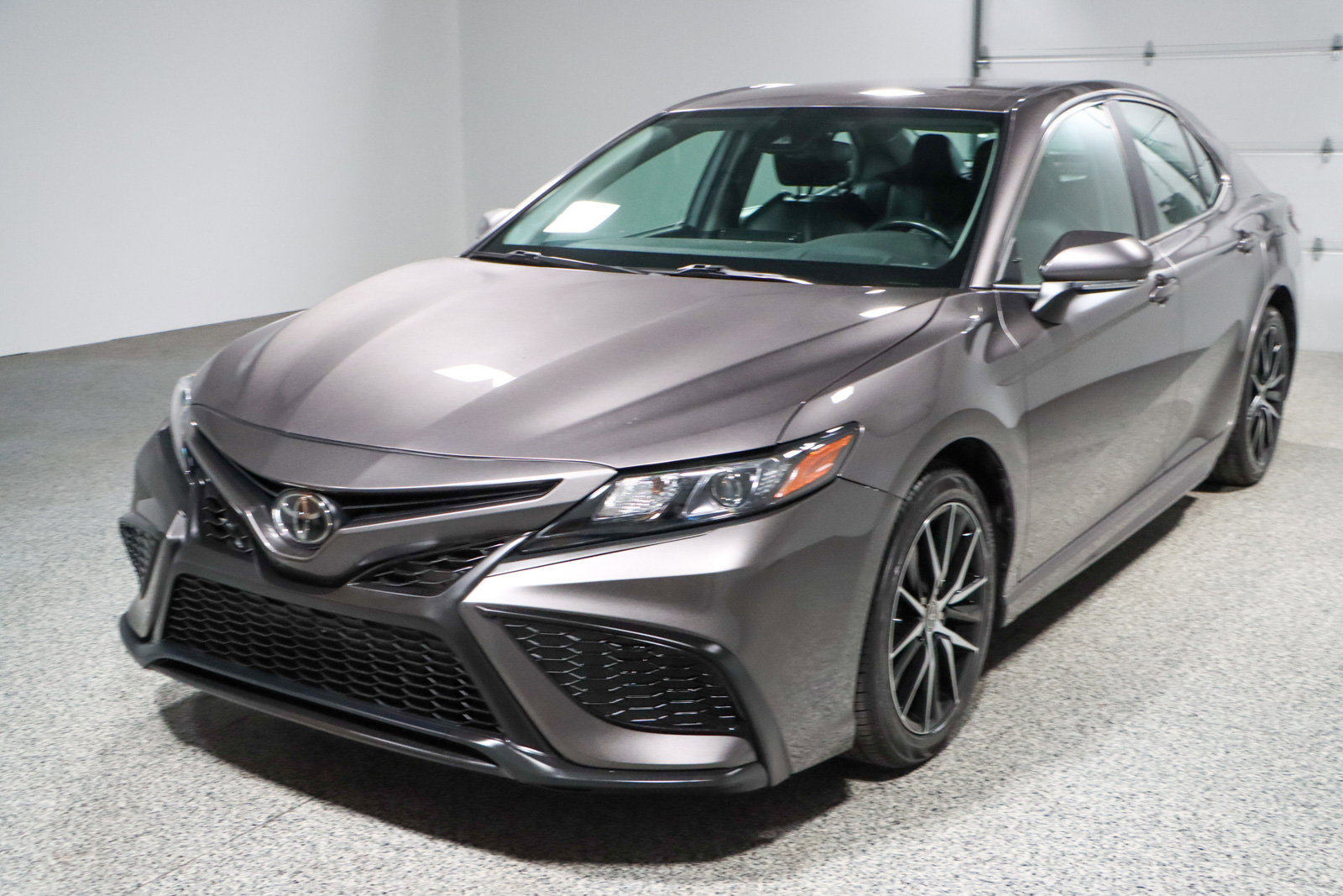 Used 2024 Toyota Camry SE image 29