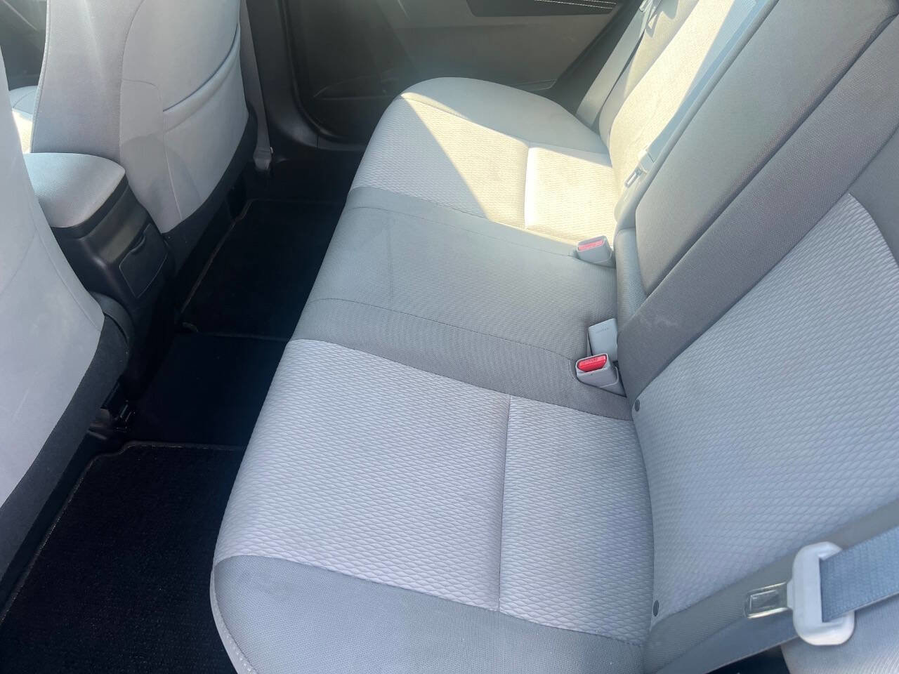 Used 2015 Toyota Corolla LE FWD image 8