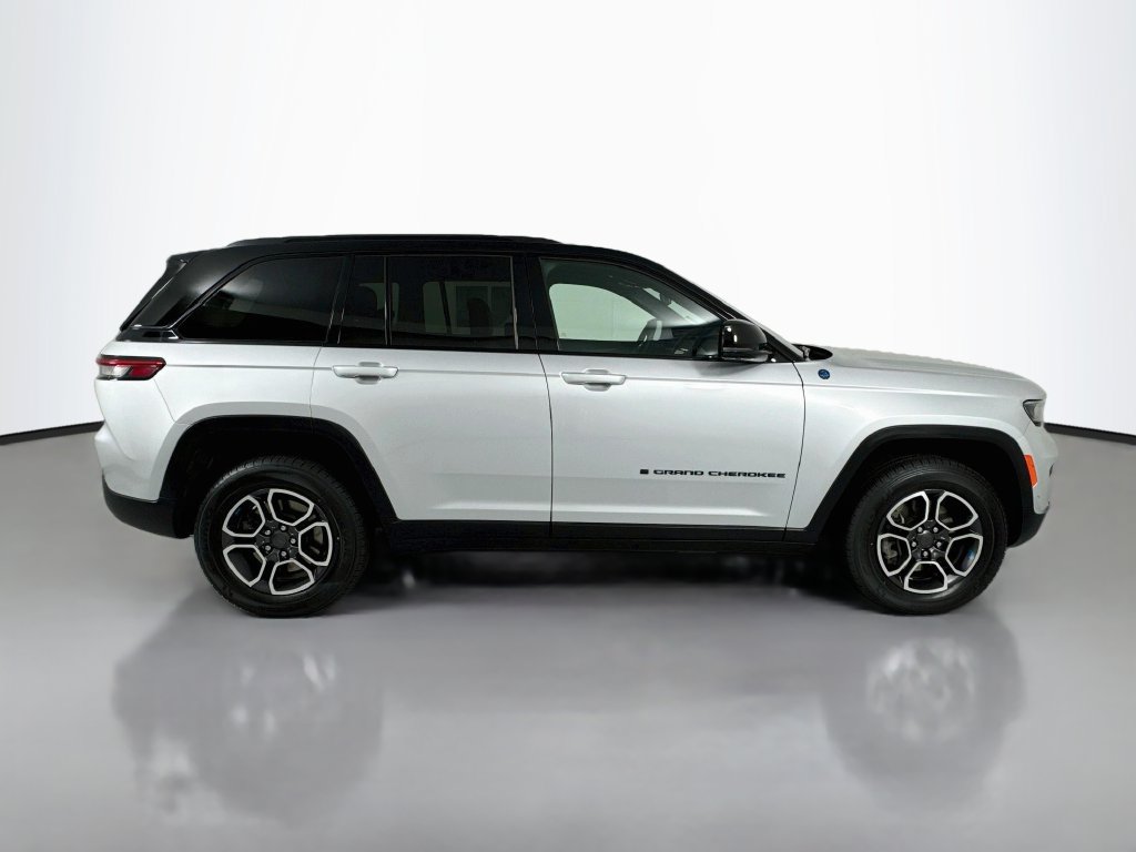 Used 2023 Jeep Grand Cherokee Trailhawk w/ Advanced Protech Group II AWD/4WD image 9