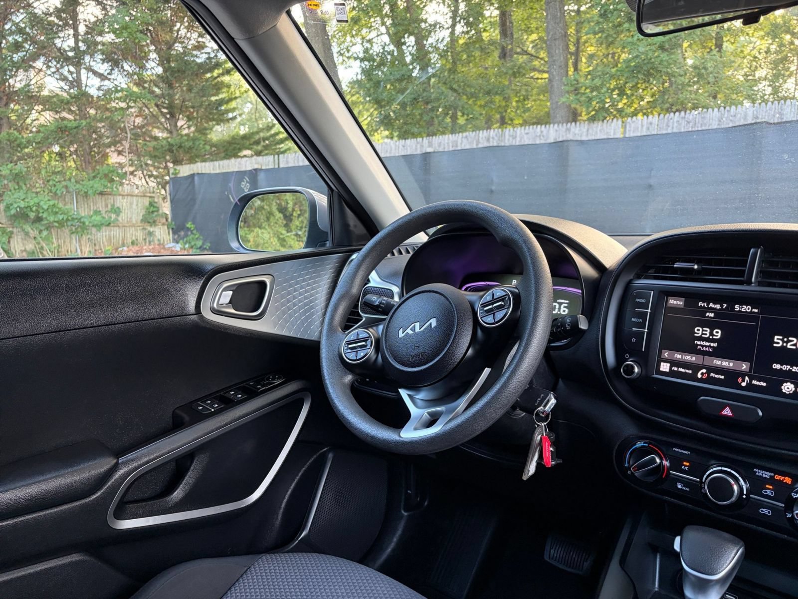 Used 2025 Kia Soul LX w/ LX Technology Package FWD image 32