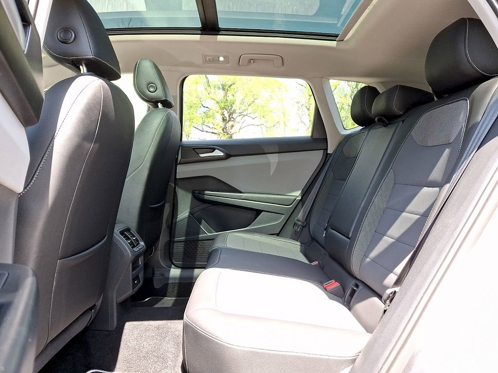 Certified 2023 Volkswagen Taos SE w/ Panoramic Sunroof Package AWD/4WD image 10