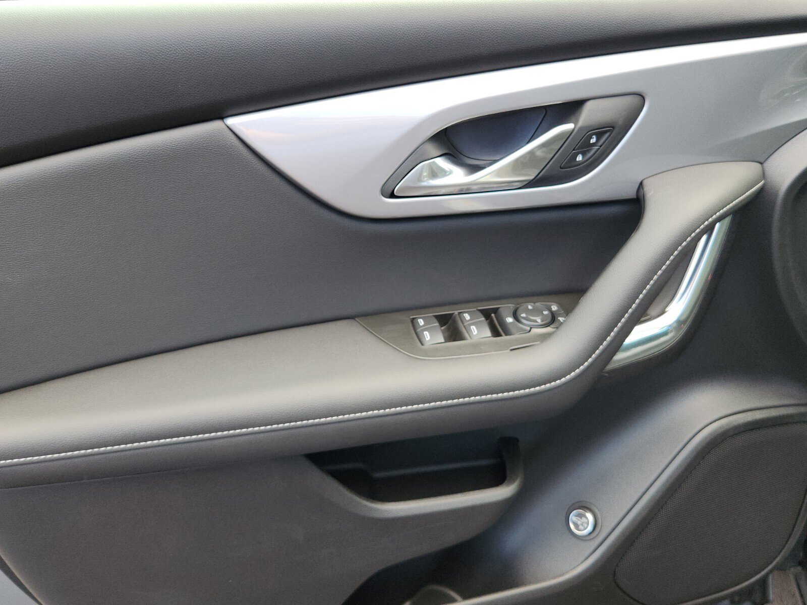 New 2025 Chevrolet Blazer LT image 13