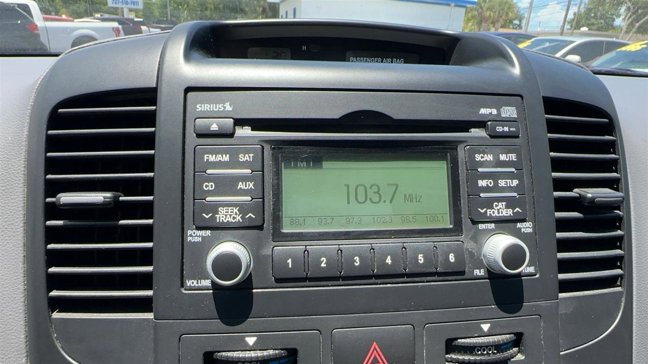 Used 2009 Kia Sedona LX FWD image 31