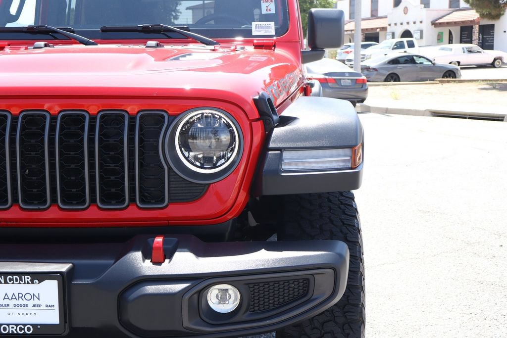 Used 2025 Jeep Wrangler Unlimited Rubicon w/ Convenience Group AWD/4WD image 8