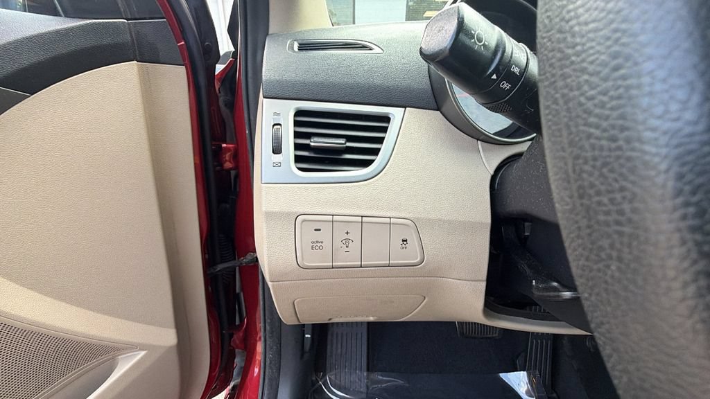 Used 2016 Hyundai Elantra SE FWD image 14
