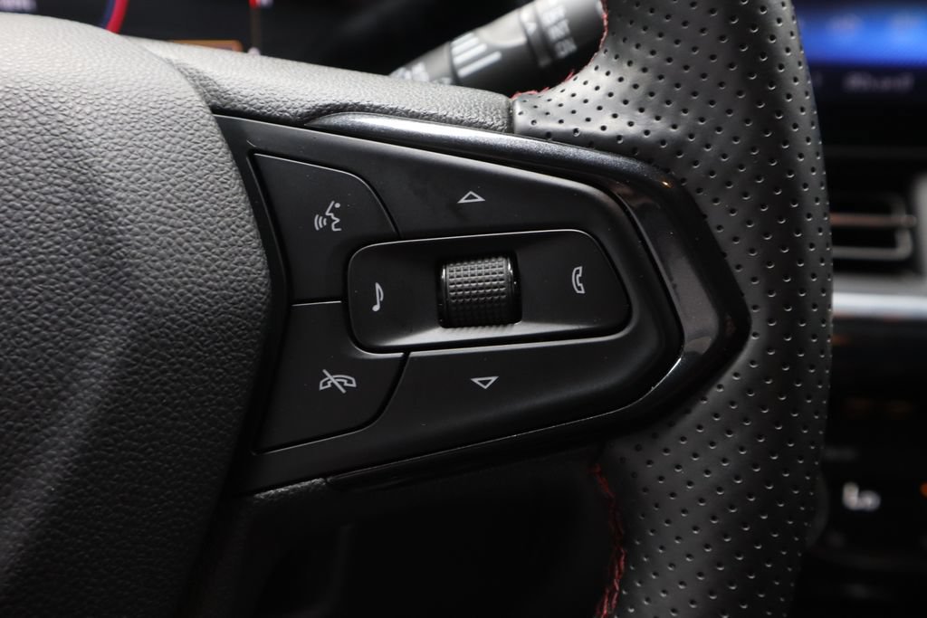 Used 2025 Chevrolet Trax RS w/ Driver Confidence Package FWD image 29