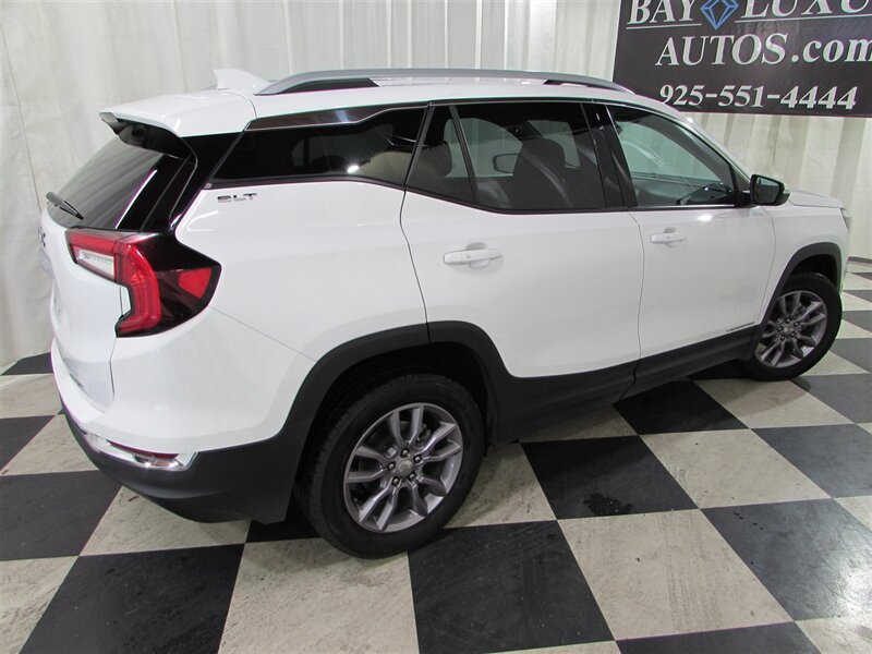 Used 2023 GMC Terrain SLT AWD/4WD image 9