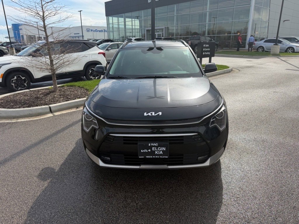 Used 2023 Kia Niro EX Touring image 2