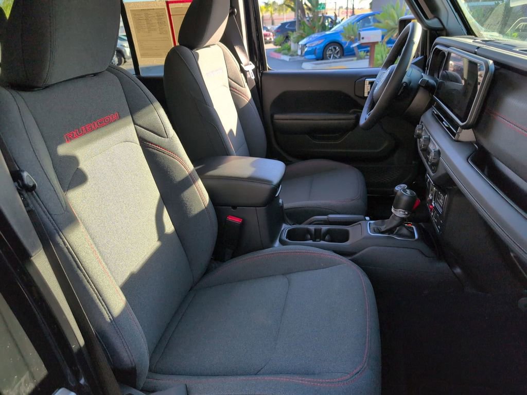 Used 2025 Jeep Wrangler Unlimited Rubicon image 31