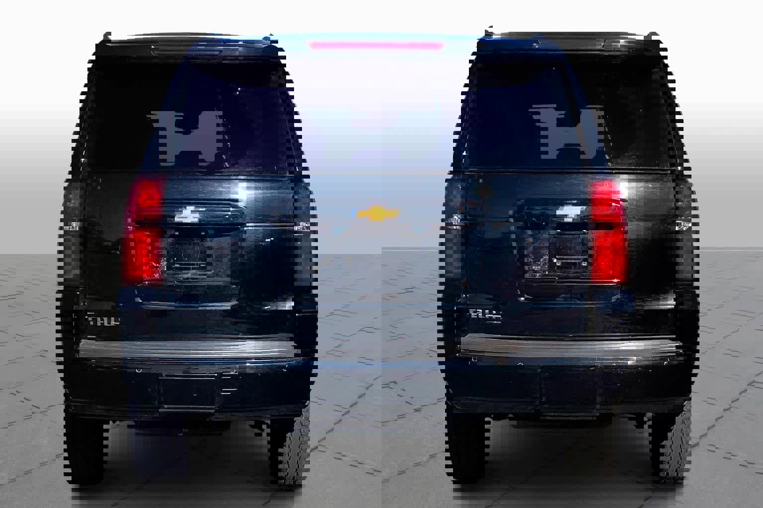 Used 2018 Chevrolet Tahoe LT w/ Luxury Package image 4