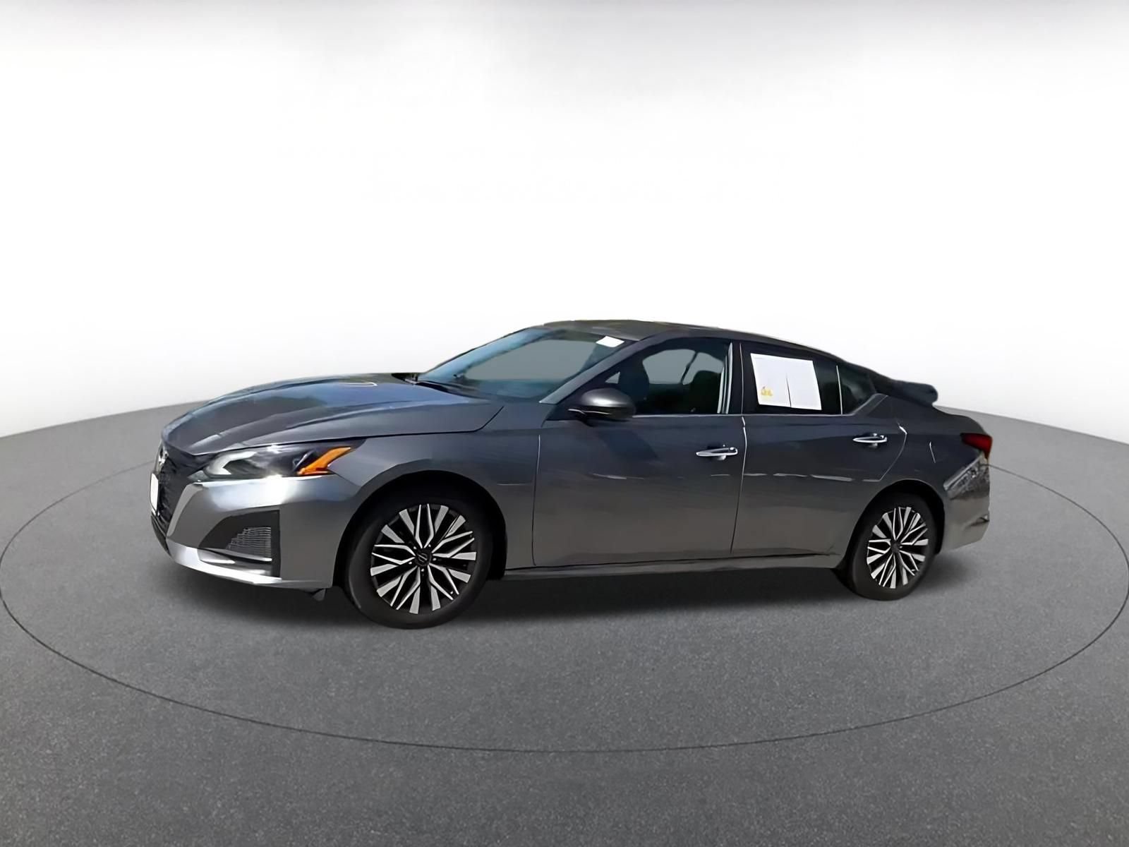 Used 2025 Nissan Altima 2.5 SV FWD image 7