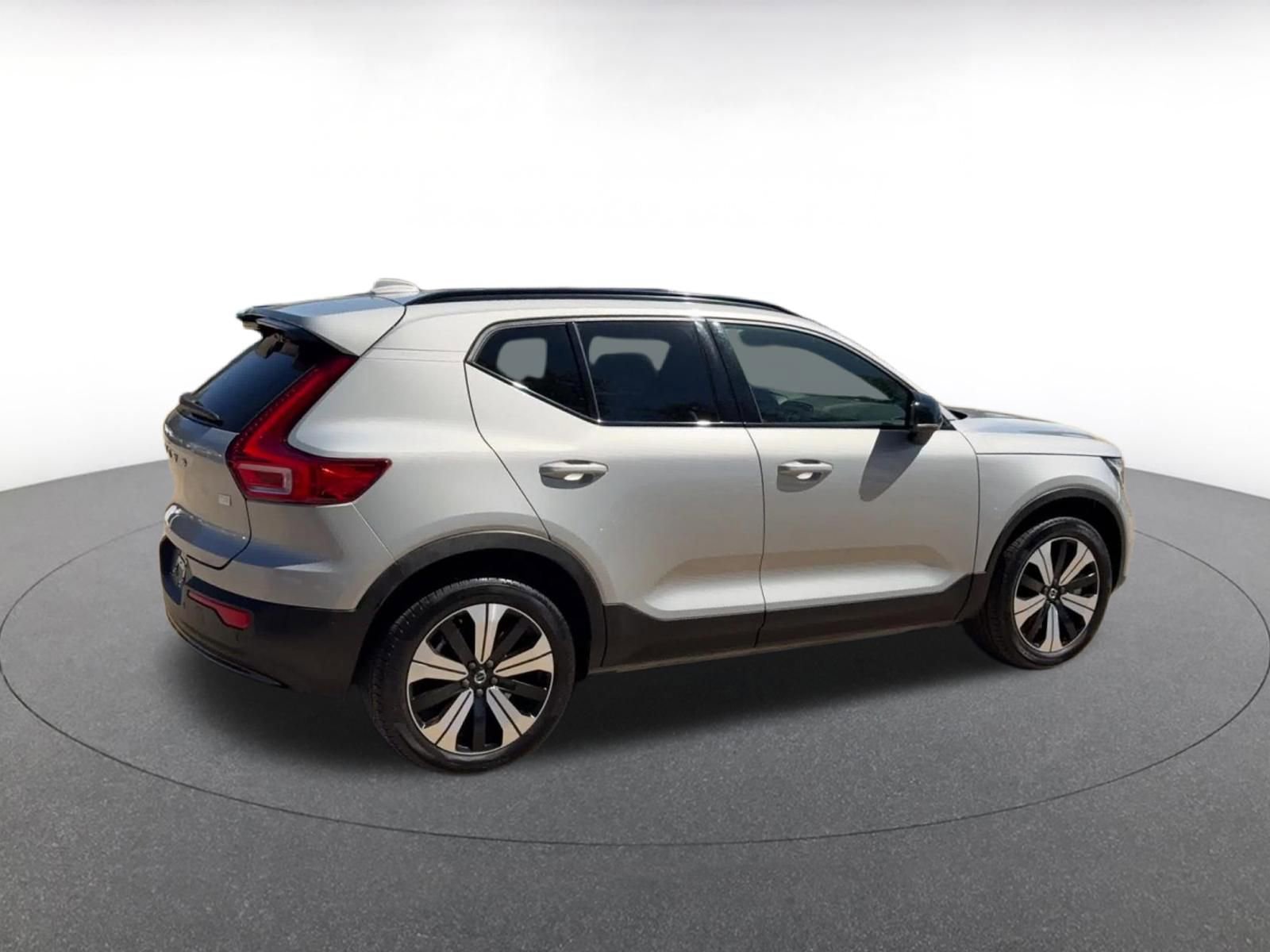Used 2023 Volvo XC40 Recharge Plus image 14