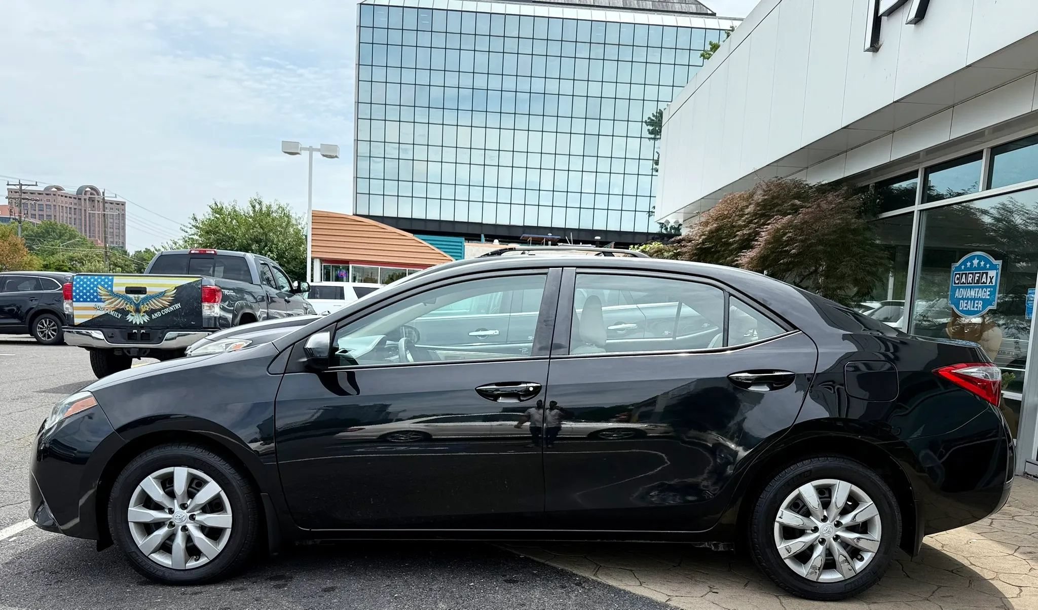 Used 2016 Toyota Corolla LE FWD image 4