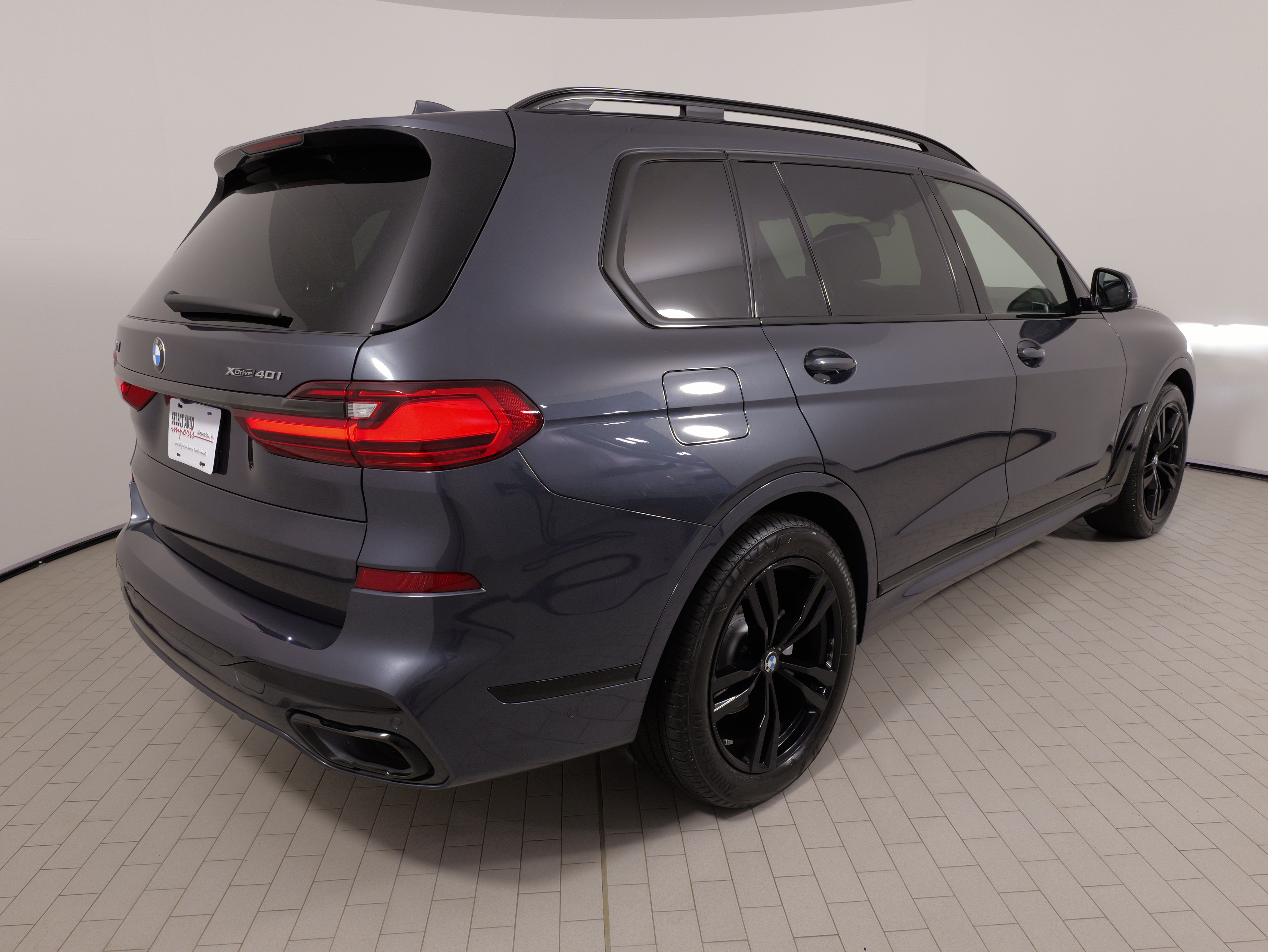 Used 2022 BMW X7 xDrive40i w/ M Sport Package AWD/4WD image 10