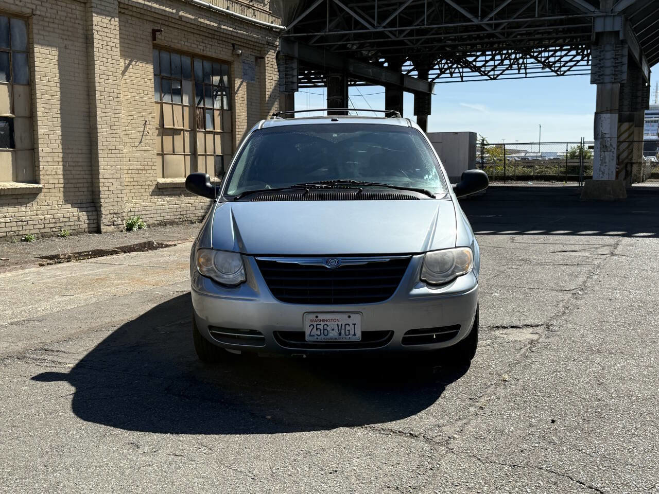 Used 2006 Chrysler Town & Country Touring image 16