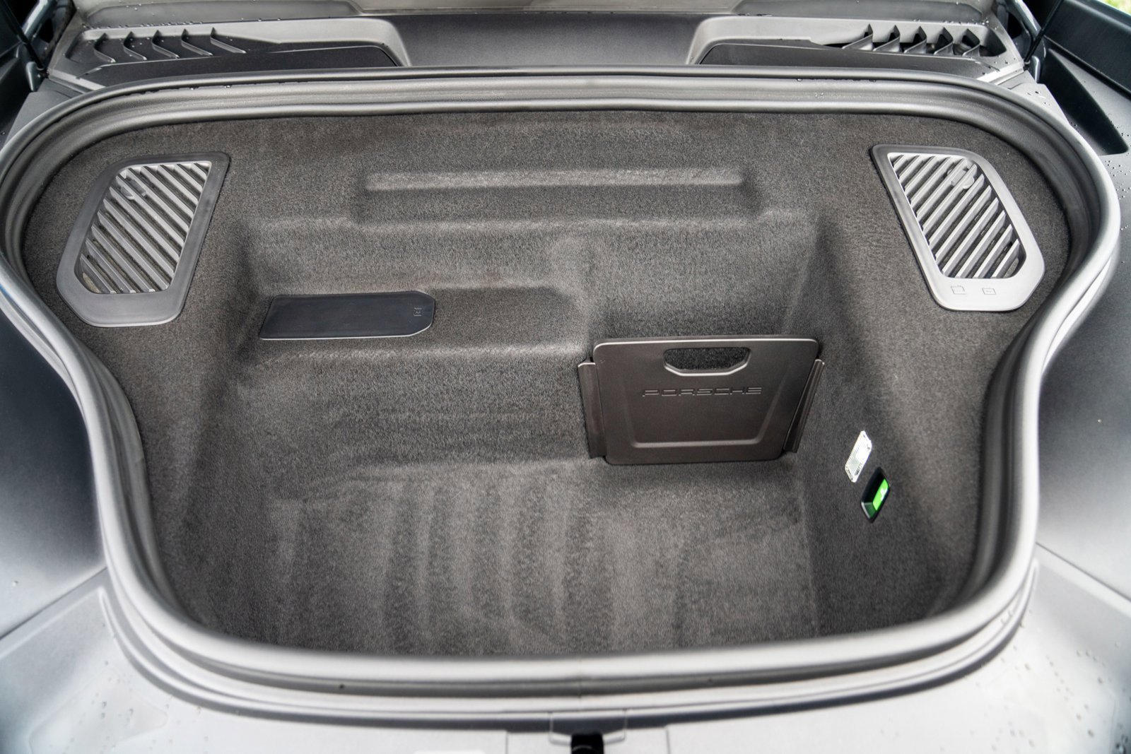 Certified 2025 Porsche Macan Turbo Electric AWD/4WD image 29