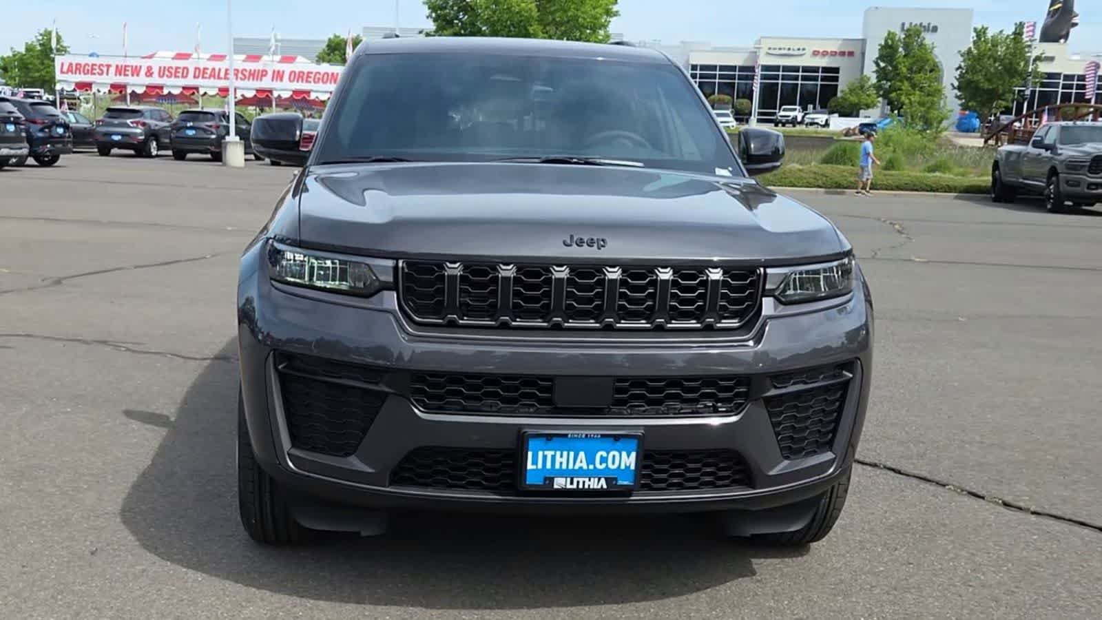 New 2026 Jeep Grand Cherokee Altitude AWD/4WD image 3