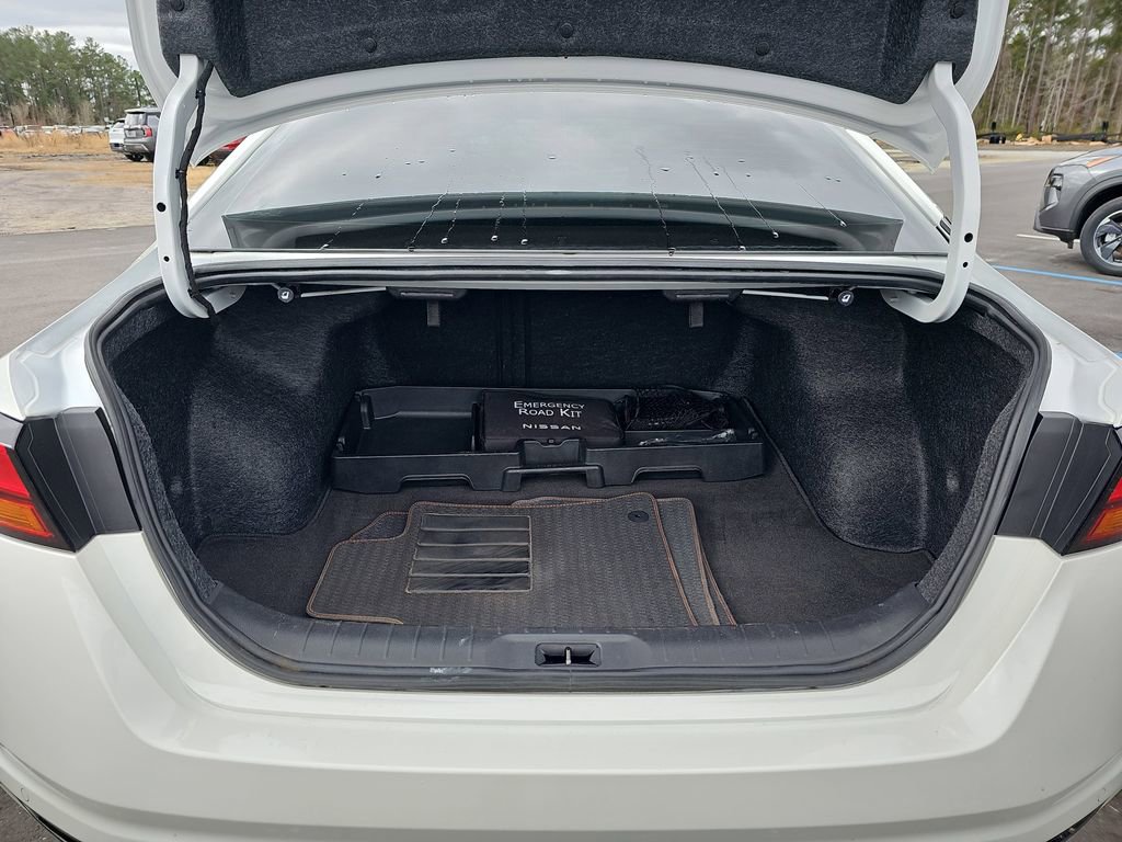 Used 2024 Nissan Altima 2.5 SR w/ SR Premium Package image 15