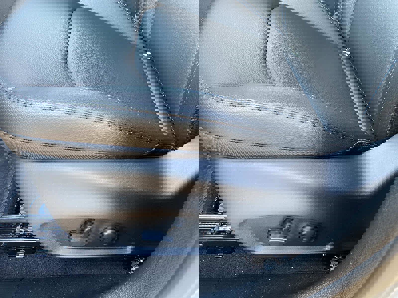 New 2026 Jeep Compass Limited image 9