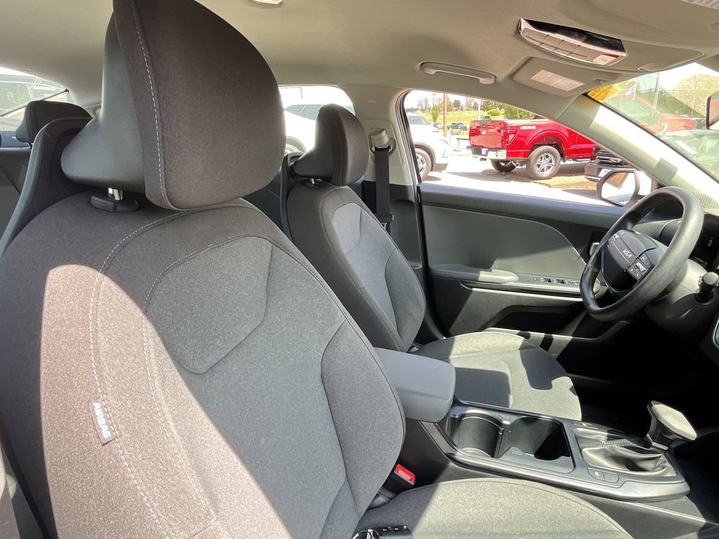 Used 2025 Kia K4 LXS image 31