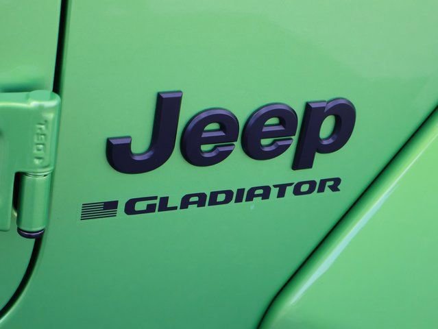 Used 2025 Jeep Gladiator Sport image 11