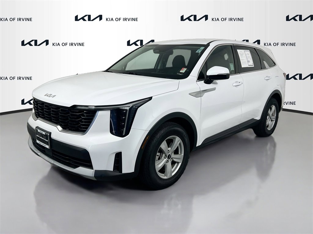 Certified 2024 Kia Sorento LX image 3