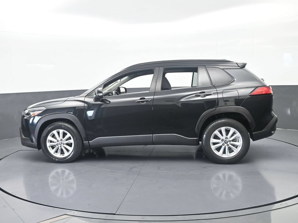 Used 2022 Toyota Corolla Cross LE w/ Moonroof Package FWD image 3