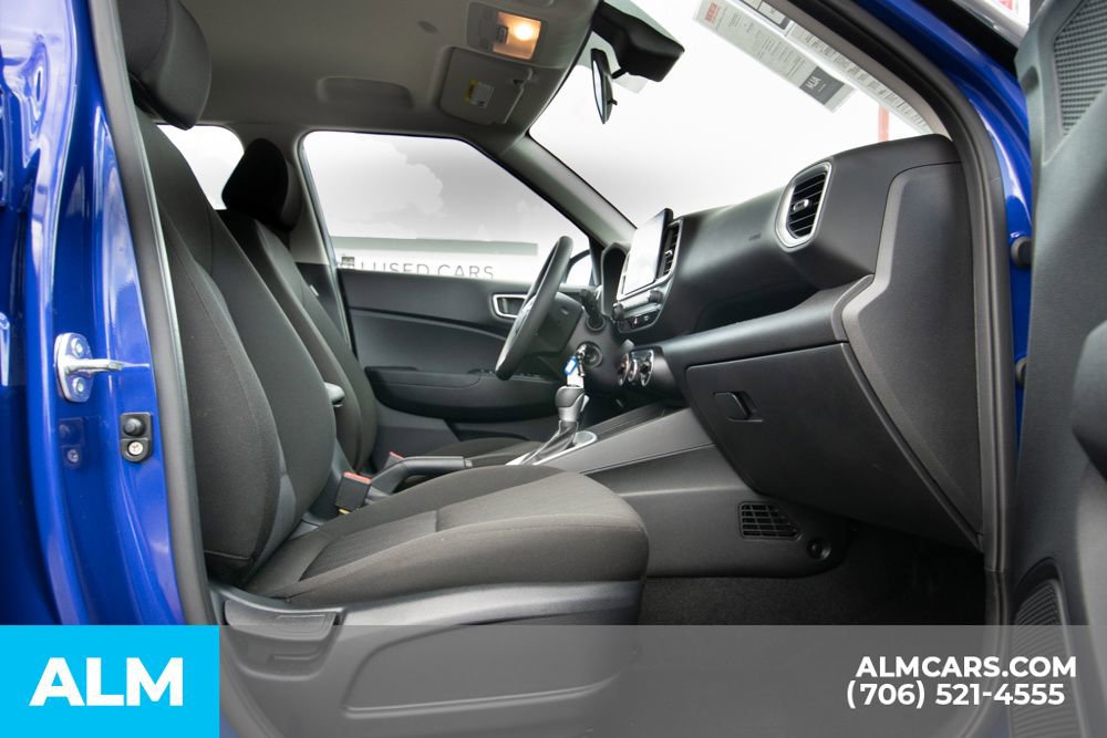Certified 2025 Hyundai Venue SE image 16