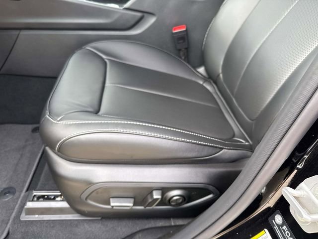 New 2025 Jeep Grand Cherokee L Limited w/ Luxury Tech Group II RWD image 10