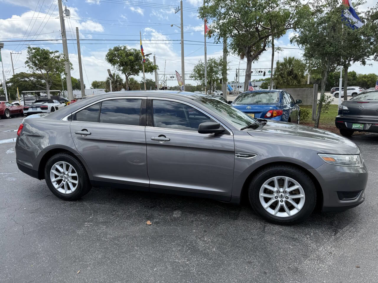 Used 2013 Ford Taurus SE image 10