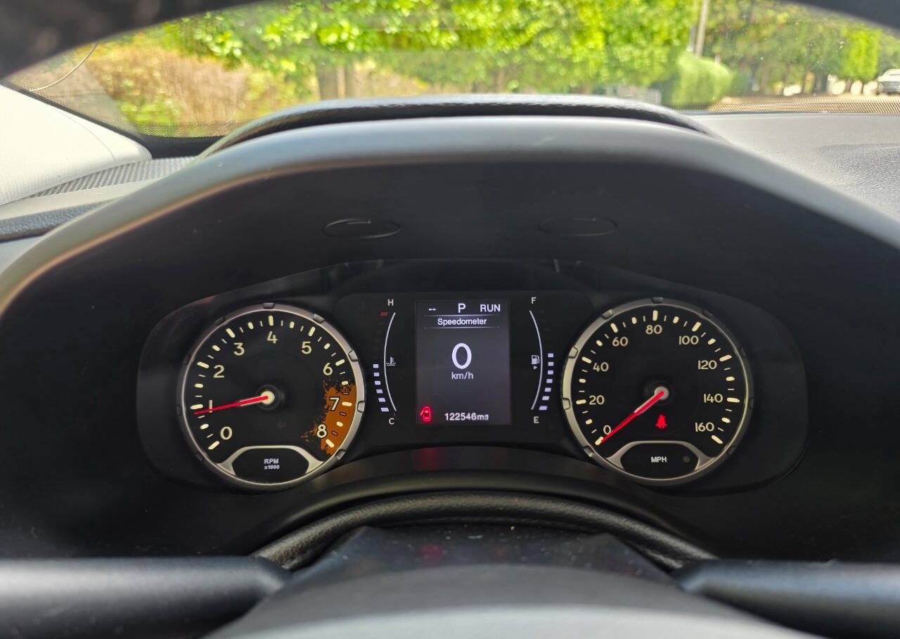 Used 2017 Jeep Renegade Latitude FWD image 15