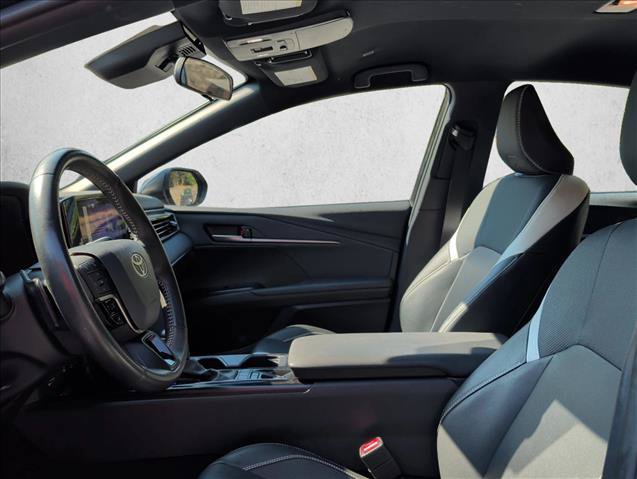 Used 2025 Toyota Camry SE FWD image 7