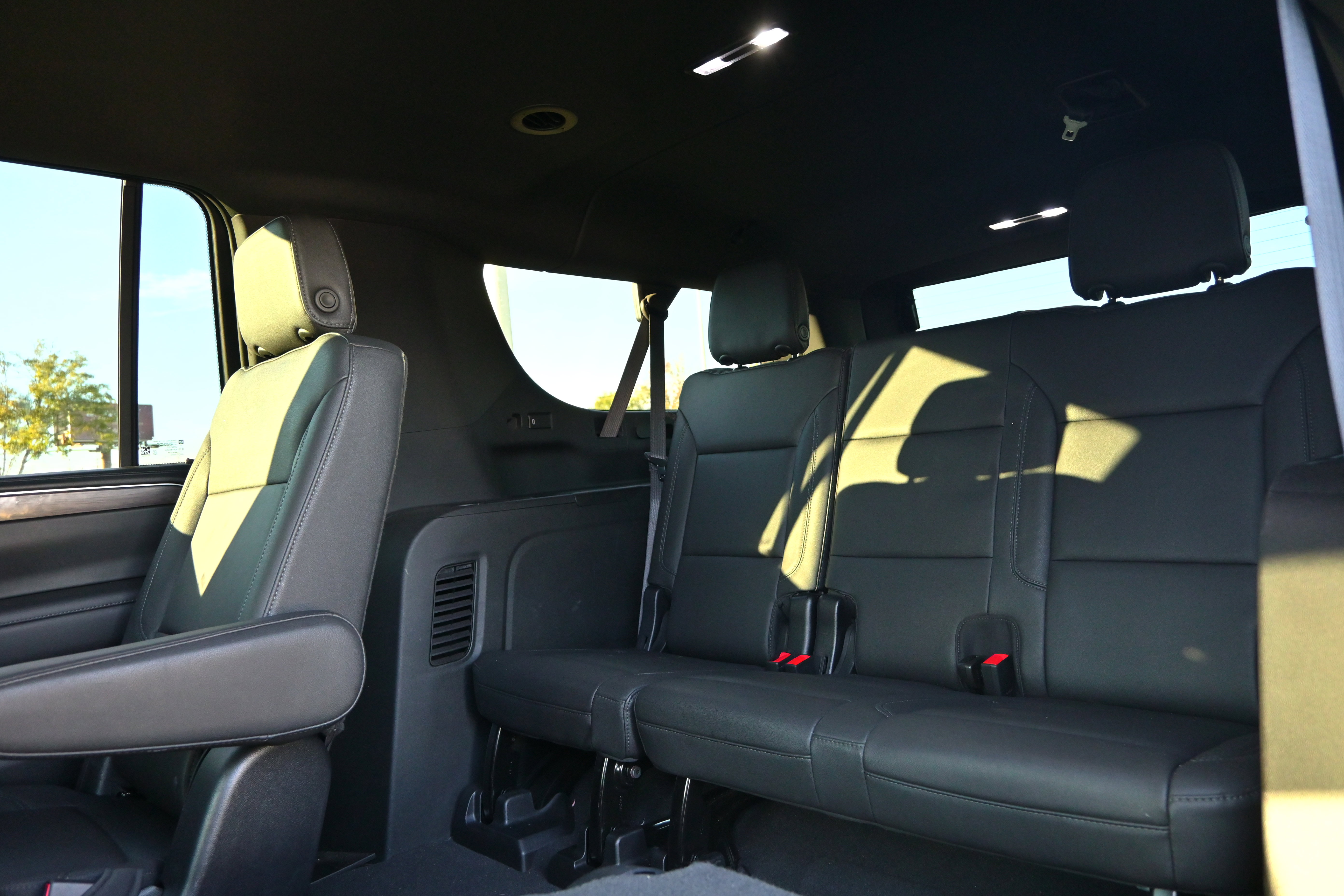 Used 2022 Chevrolet Suburban Z71 image 10