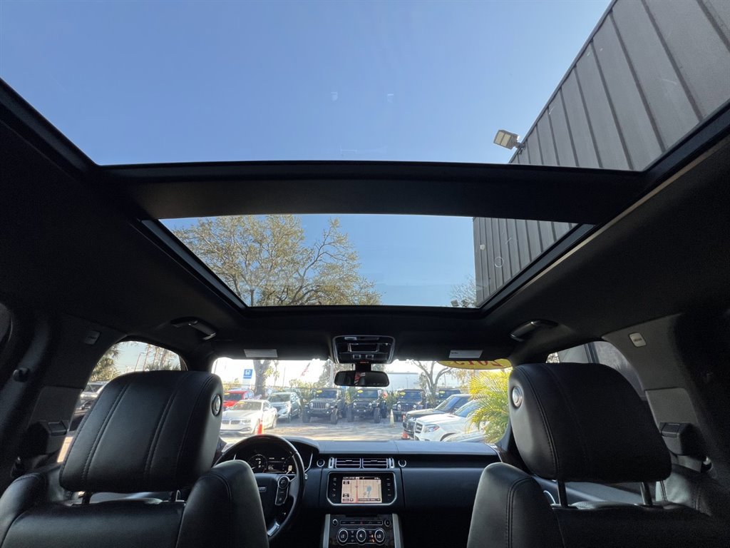 Used 2015 Land Rover Range Rover HSE image 17