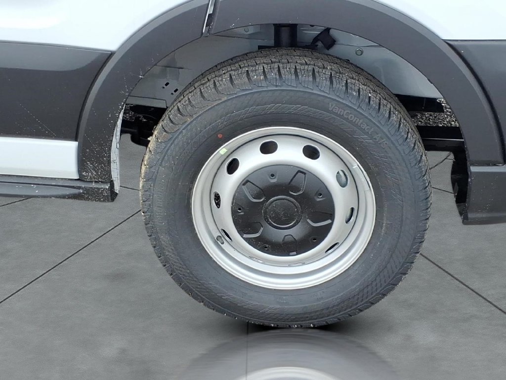 New 2026 Ford Transit 250 148 Medium Roof RWD image 9