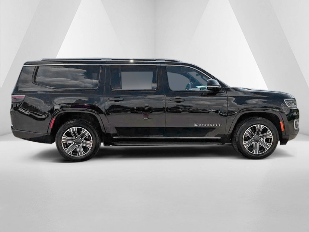 Used 2024 Jeep Wagoneer L Series II w/ Flexible Seating Group AWD/4WD image 9