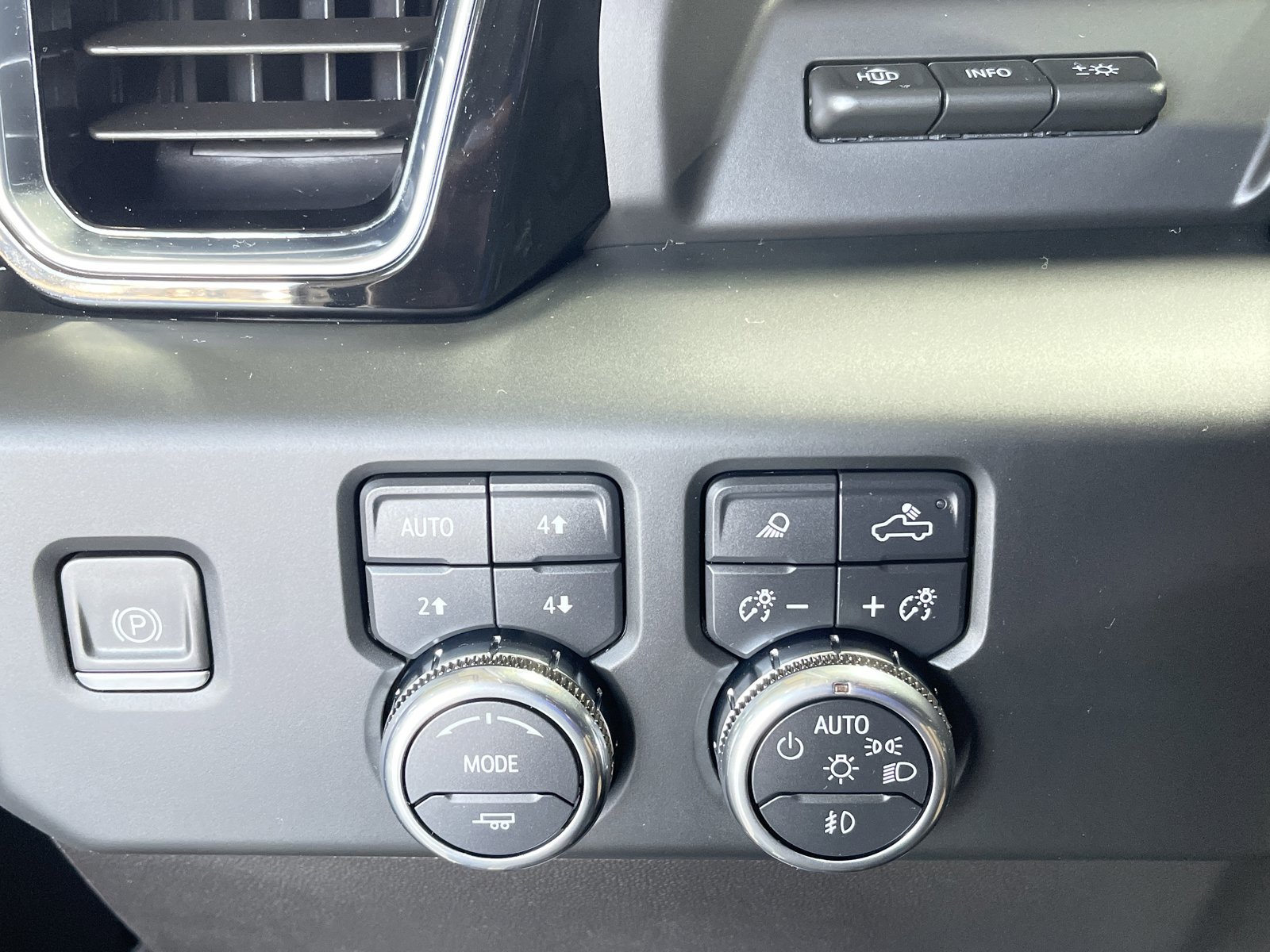 Used 2024 GMC Sierra 1500 Denali w/ Technology Package AWD/4WD image 34