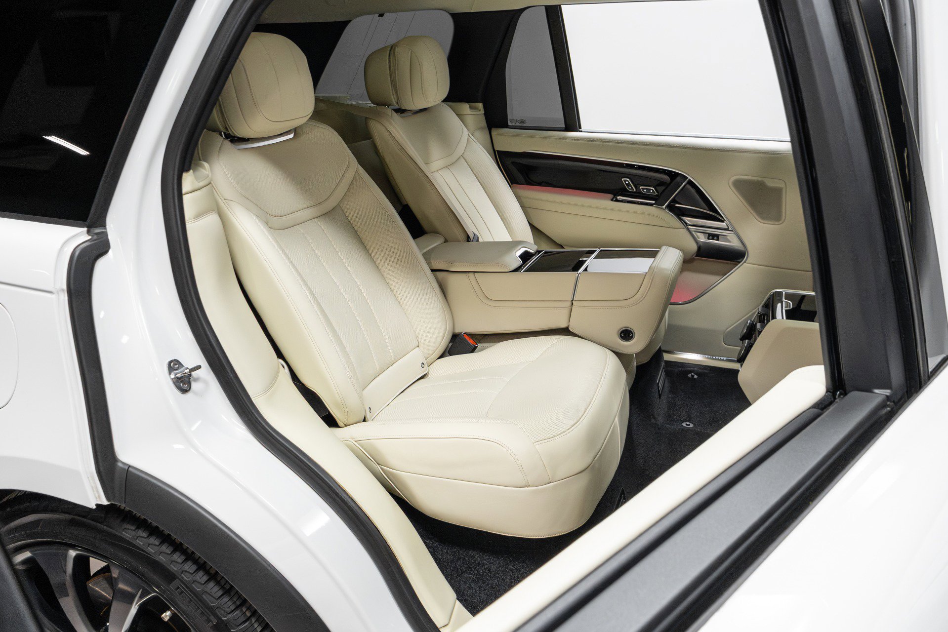 Used 2023 Land Rover Range Rover Long Wheelbase Autobiography image 23