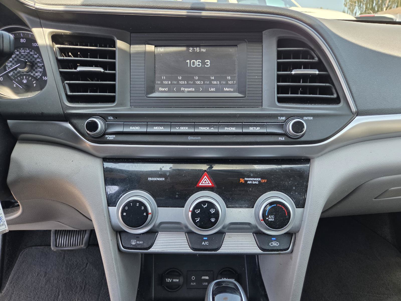 Used 2019 Hyundai Elantra SE FWD image 25