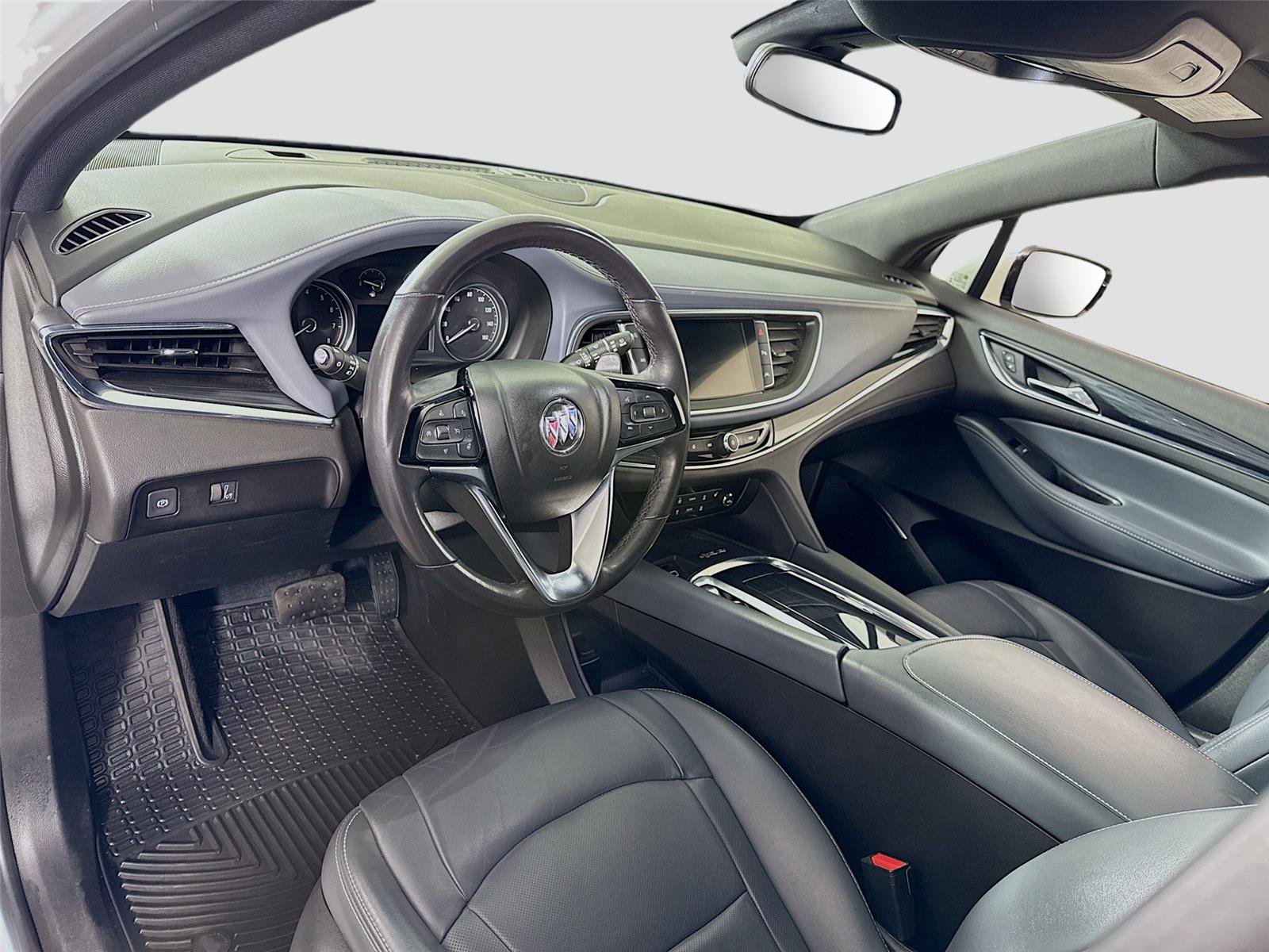 Used 2023 Buick Enclave Essence image 3