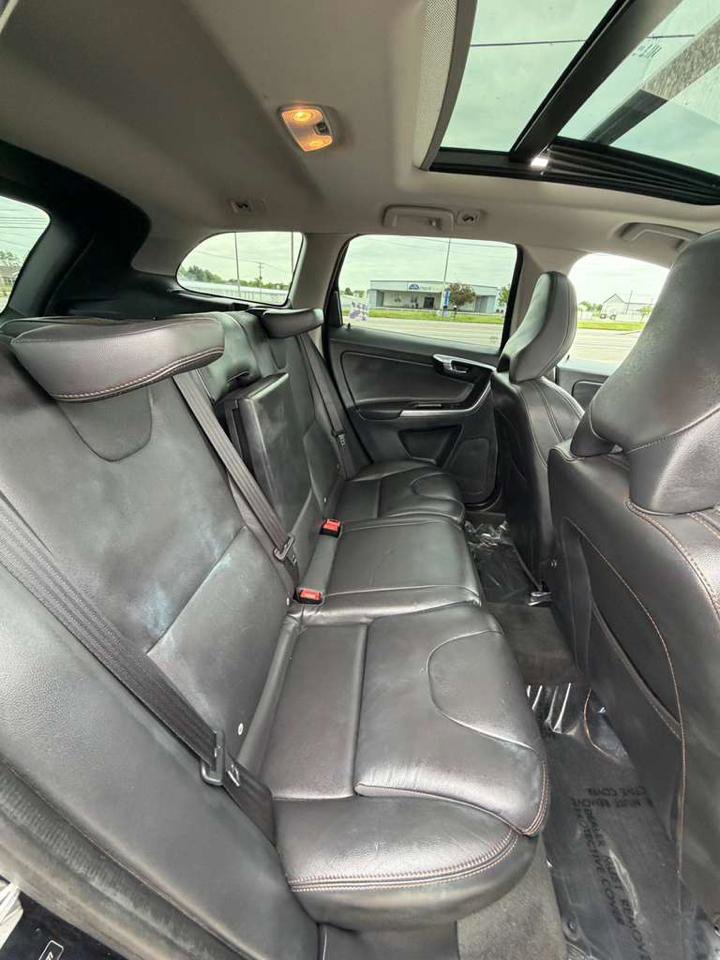 Used 2017 Volvo XC60 T6 Dynamic w/ Advanced Package AWD/4WD image 28